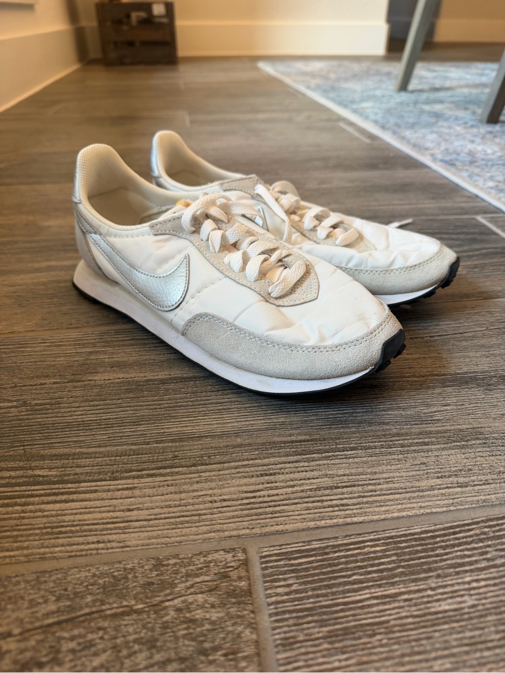 Nike Women's White and Light Gray Low-Top Sneakers. Daybreak